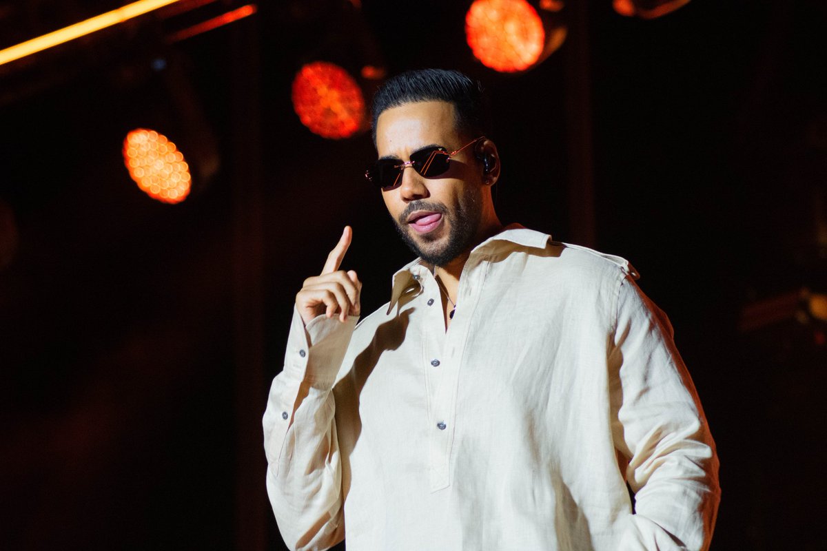 FioreeMolina1's tweet photo. Pueden ir a mi Instagram y ponerle muchos MG a estas fotos ? 
#romeosantos #aventura #romeistas #RomeoSantos #fenix #EstadioVelez #FormulaVol3
@RomeoSantosPage https://t.co/8xMSucME5X