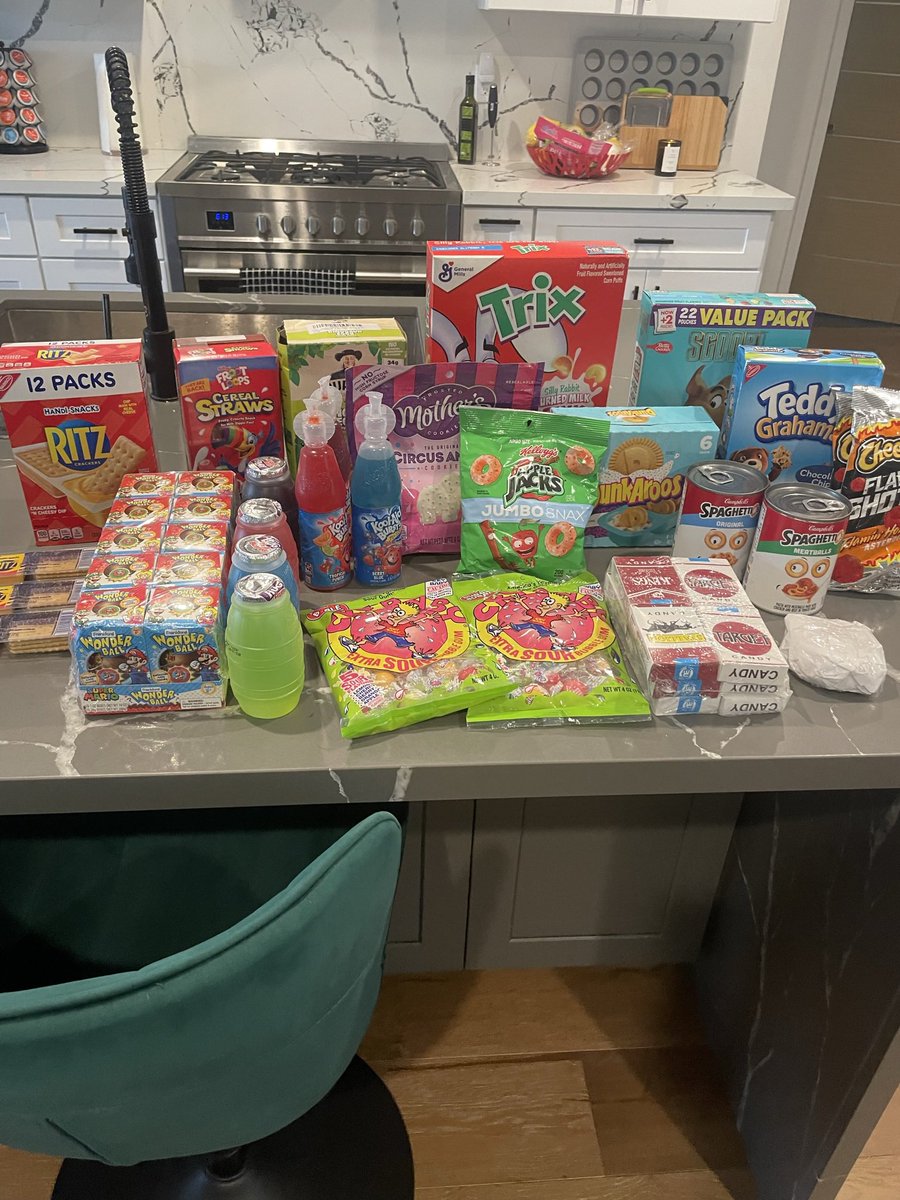 KianAndJc's tweet image. KNJ SATURDAY!!! 

New vid is live!

Trying our favorite nostalgic childhood snacks.. 
youtu.be/imRckQYP8iU