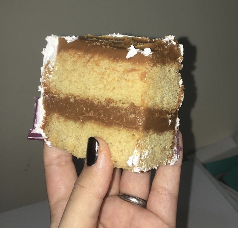 Astrids_Bakery's tweet photo. “ El dinero no compra la felicidad”, pero nunca estarás triste comiendo una de nuestras tortas!! 😉😋 https://t.co/iXBMA2Cz8M