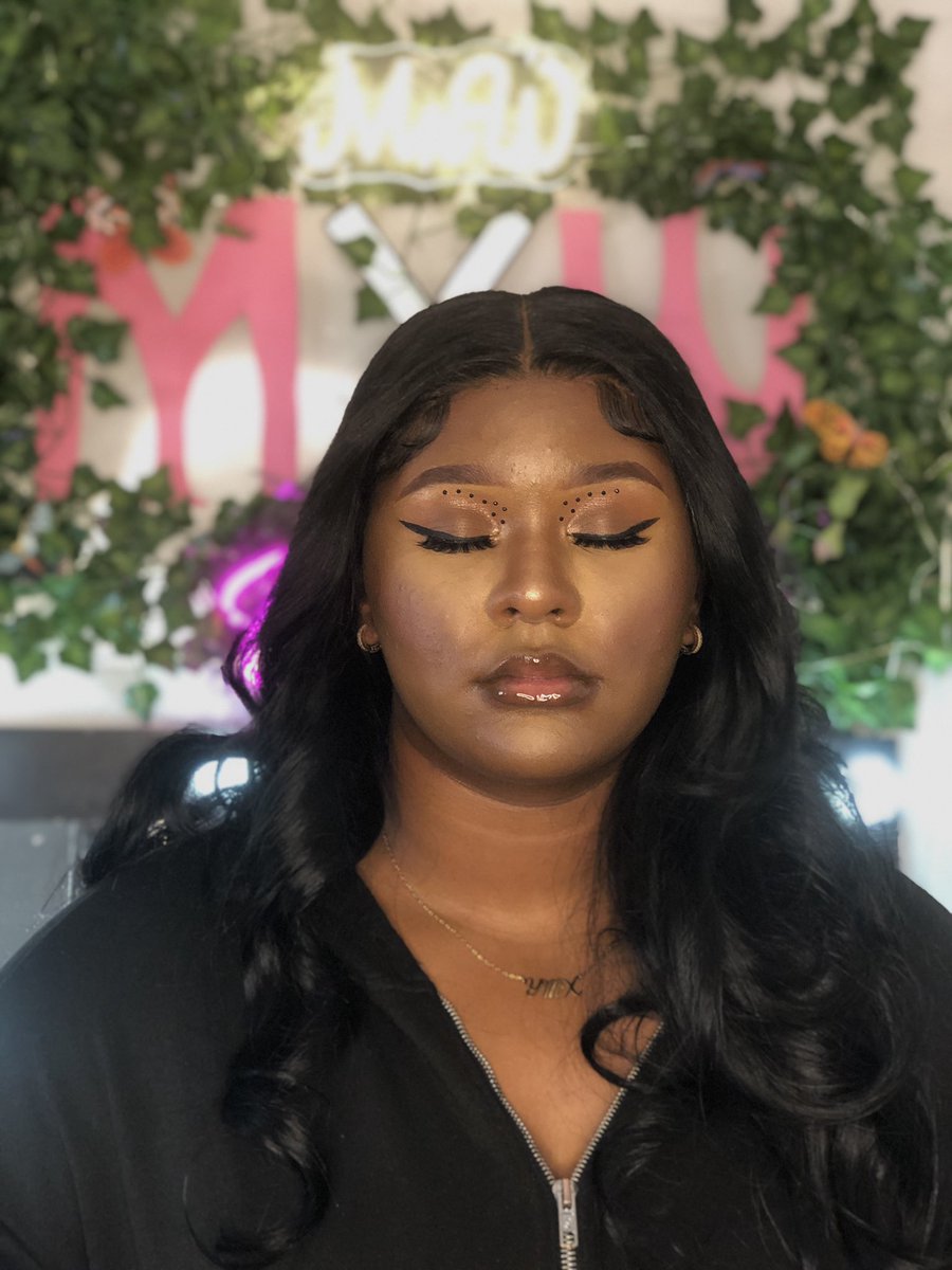 sadejamiyah's tweet photo. I know y’all need y’all makeup done for GRADUATION @ my west ga ladies! Let’s work…located in East Point, Ga &amp; I’m mobile🎓💫 #westga https://t.co/CPHo8rbymb