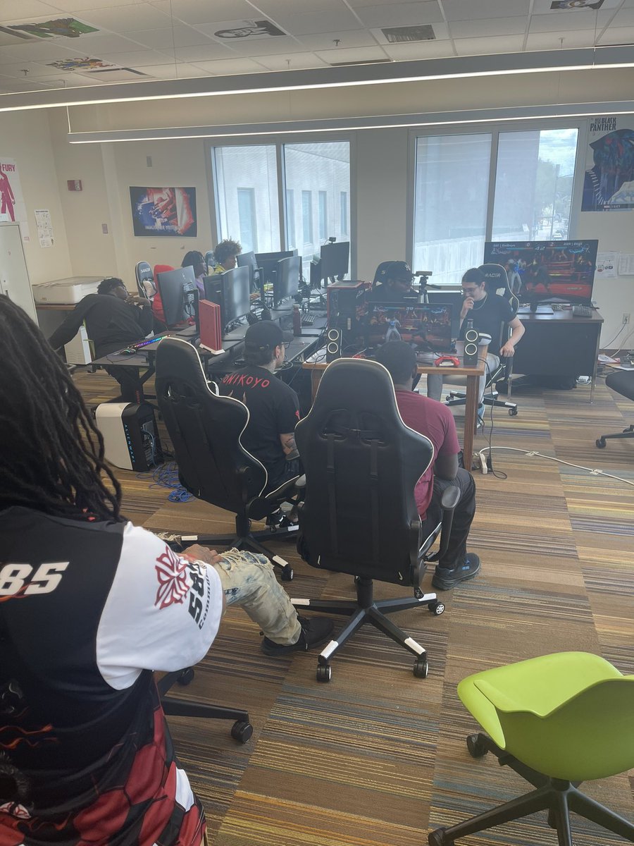 AGNostalgia1's tweet photo. We had a great time with our 5v5 exhibition against the @585FighterZ today at the Central Library! As always shouts to @D_Antonio585 for putting this together and running it smooth and efficiently. Shouts to Team AGN for going 5-0 today💪🏾 #agn #585fighterz #fgc #esports https://t.co/fjEpTb90xv