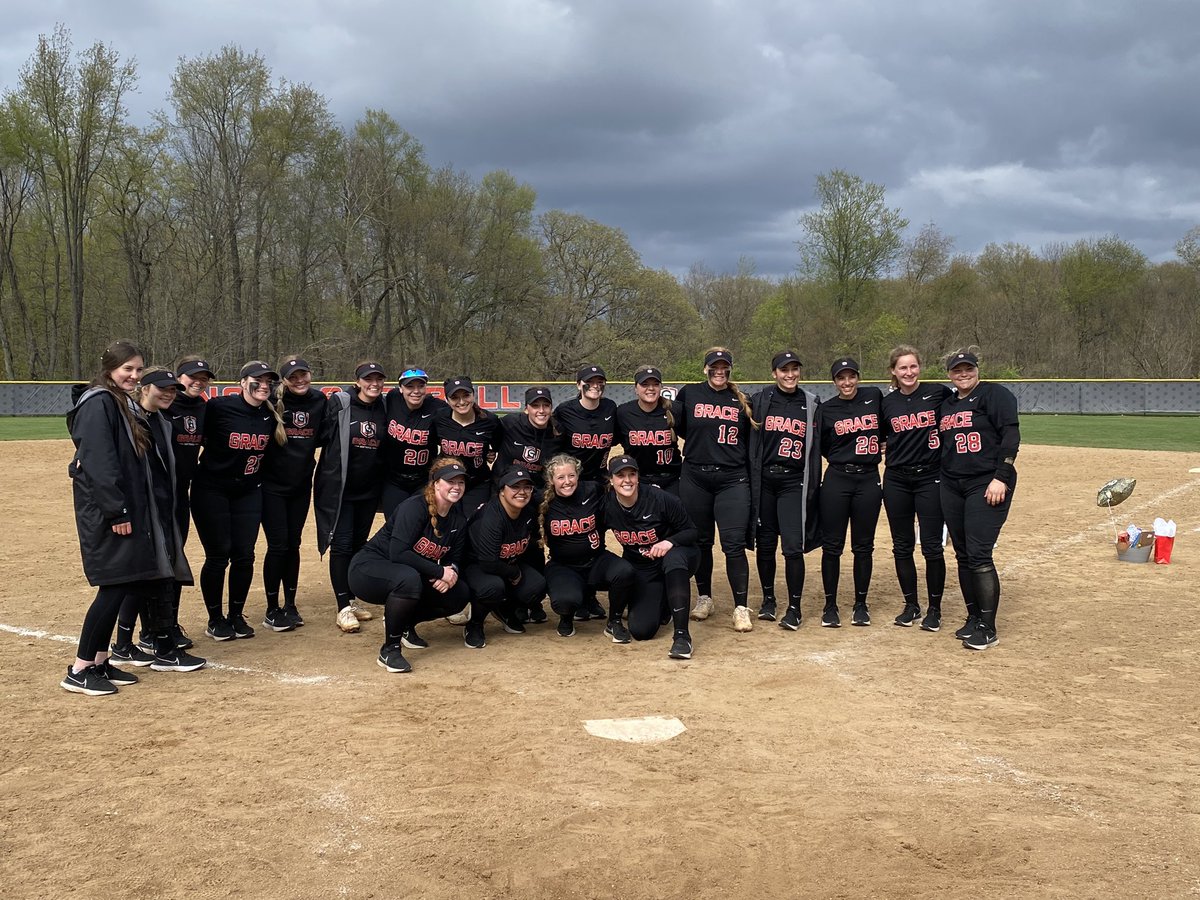 Chad__Briscoe's tweet photo. A special group of @GC__Softball seniors! Thankful for these ladies, their impact on the program and their desire to live their faith through softball! @LaikynLowe @ashley_beckler @jeri_ellis9 @carly_ruiz37 Thank you seniors!! https://t.co/3G5bji179T