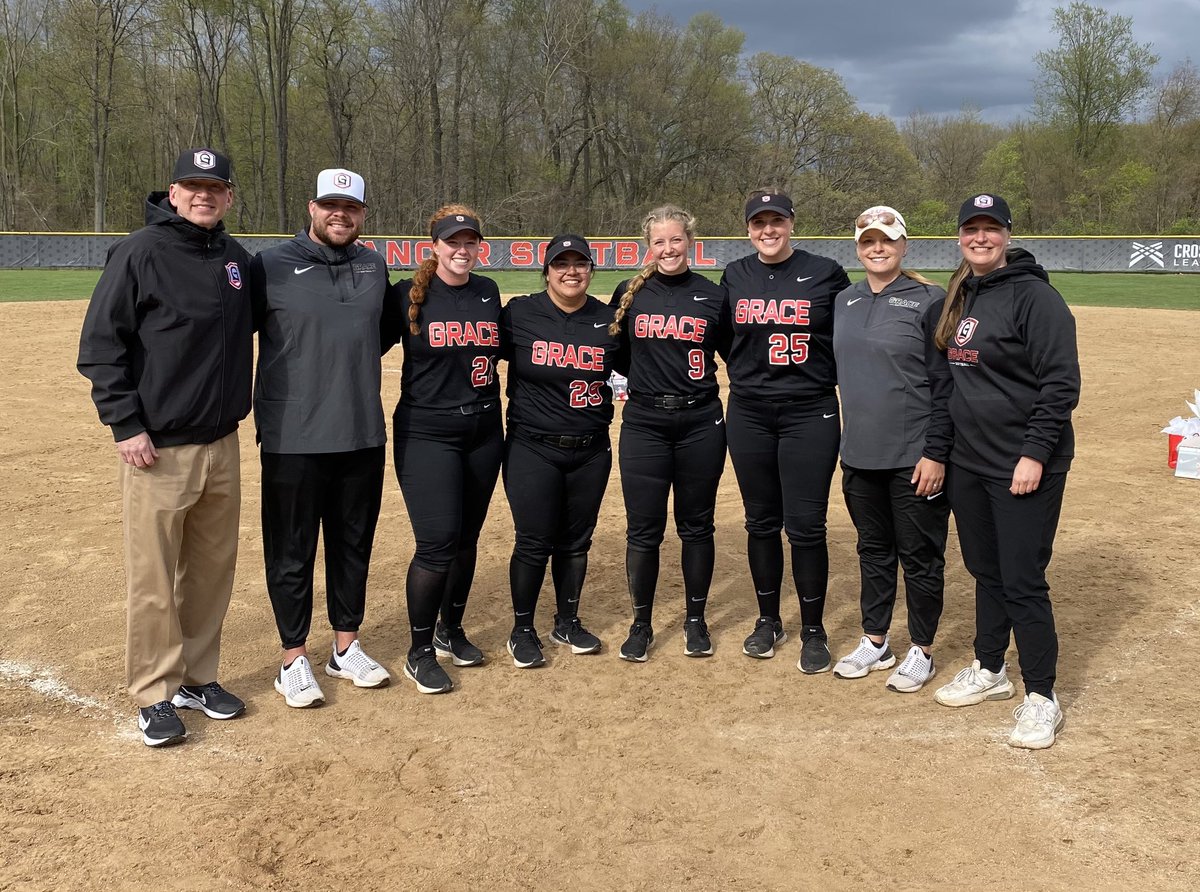 Chad__Briscoe's tweet photo. A special group of @GC__Softball seniors! Thankful for these ladies, their impact on the program and their desire to live their faith through softball! @LaikynLowe @ashley_beckler @jeri_ellis9 @carly_ruiz37 Thank you seniors!! https://t.co/3G5bji179T
