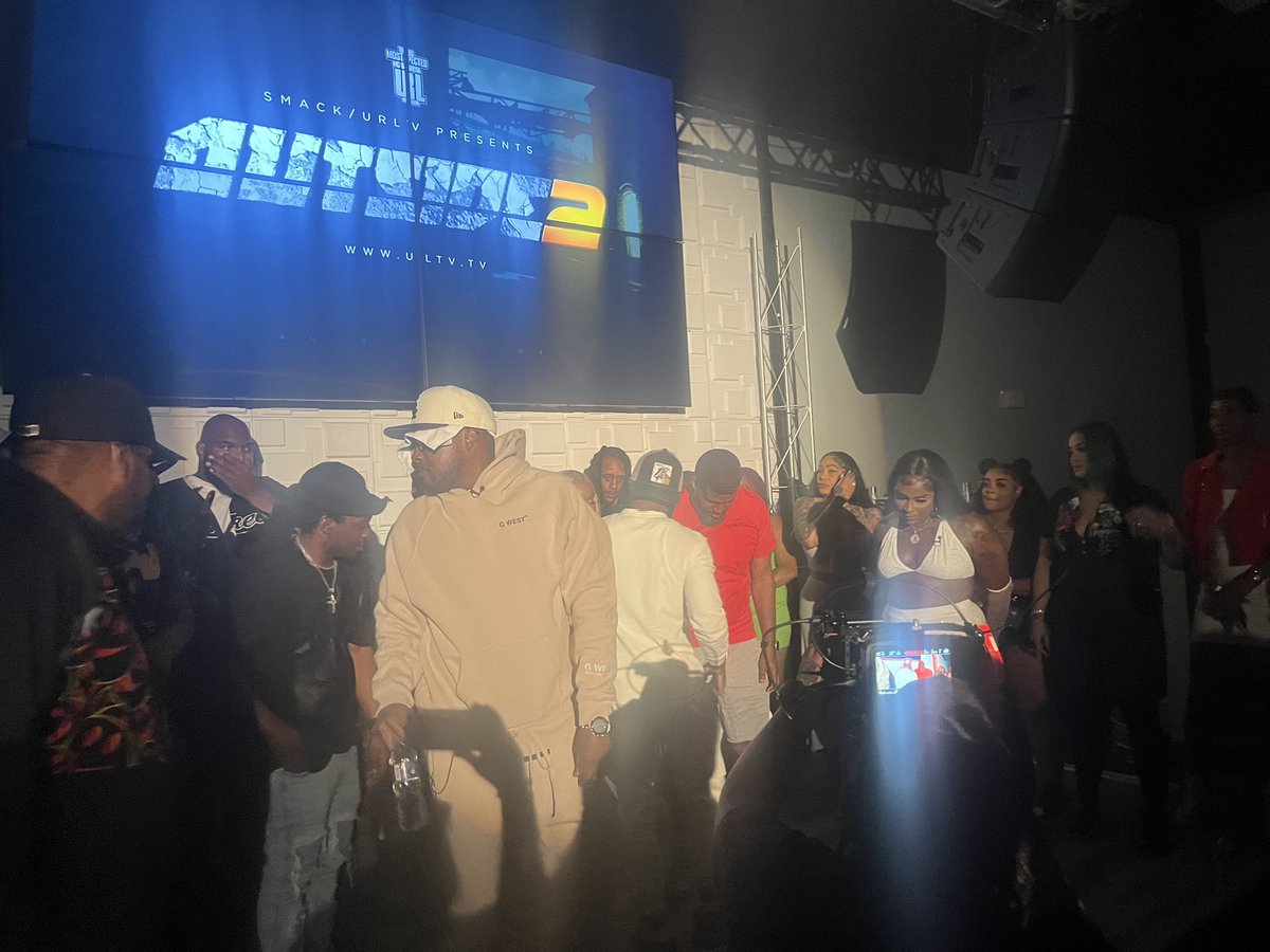 NOCLOUTMEDIA's tweet photo. SNAKEYEZ VS COFFEE ARE UP NEXT! #URLOUTSIDE https://t.co/zS8wqWOtfy