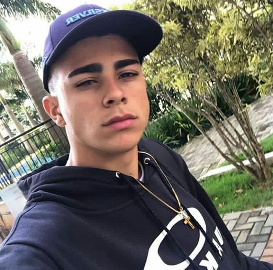 RT si me la chupa fuerte?
