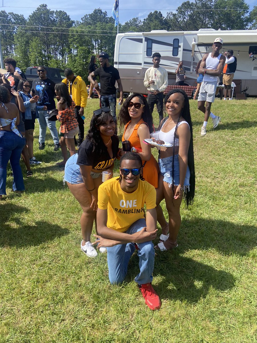 TyrickSly2's tweet photo. My good friends #gramfam #springfest2023 https://t.co/bgcRLryoAr