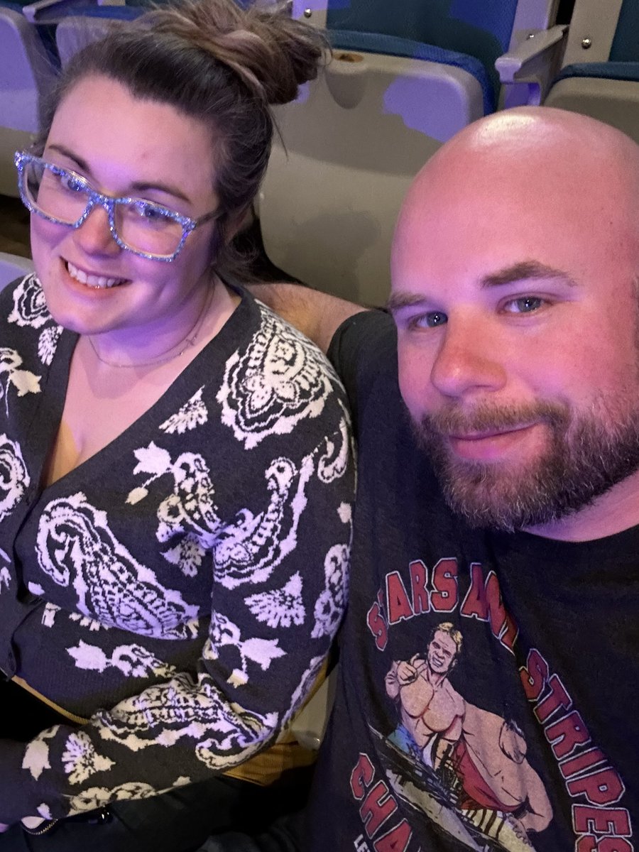 agentnickhahn's tweet photo. #WWEFortWayne letssssss goooooooo https://t.co/ZJVDclDG8u