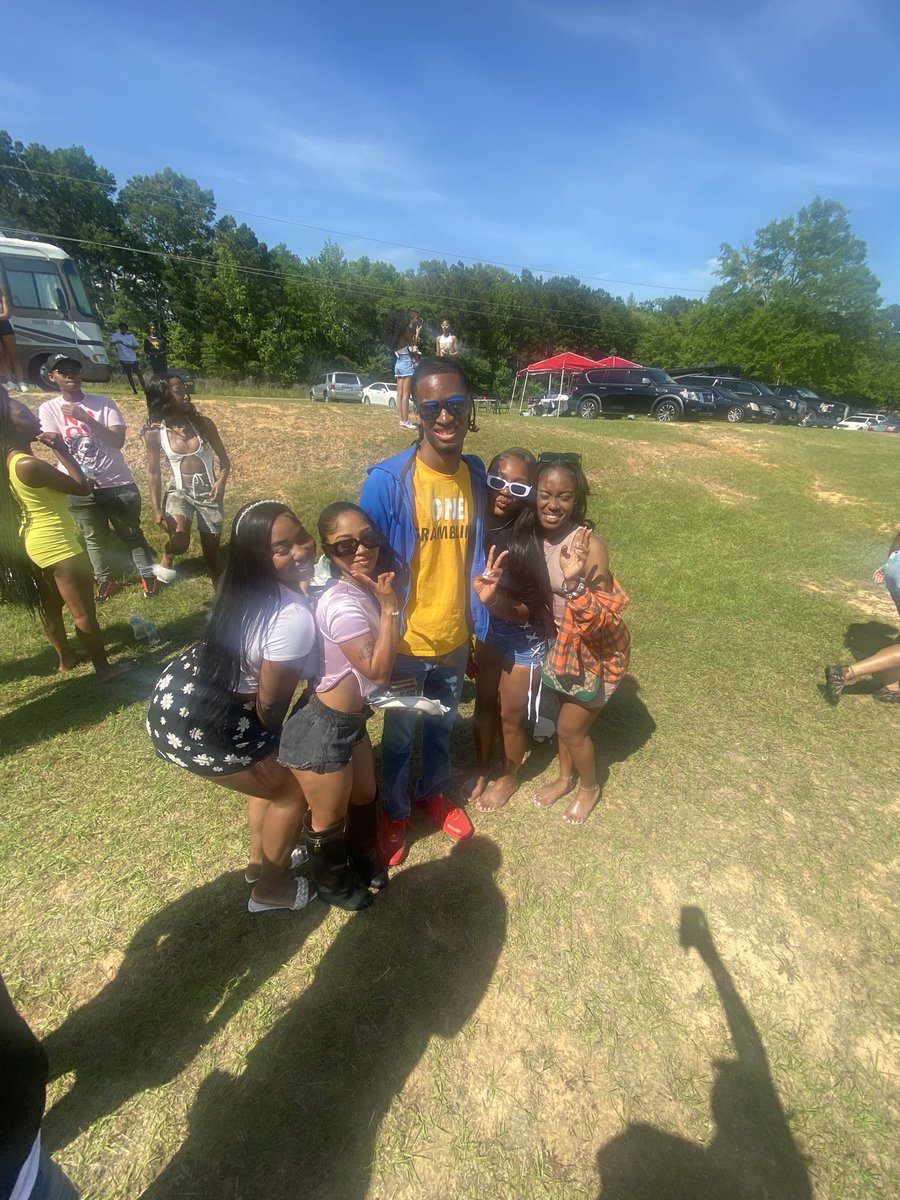 TyrickSly2's tweet photo. My other good friends #gramfam #springfest2023 https://t.co/Wo9QXM77G3