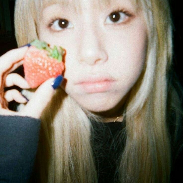 _forevertwice's tweet photo. Happy Birthday to my one and only favorite strawberry in the world. I love youuu chae❤

 #딸기향_나는_봄날의_채영아
#Mylove_Mylove_Chaeng 
#HappyCHAEYOUNGday 
@JYPETWICE https://t.co/g3sIpVLzdv