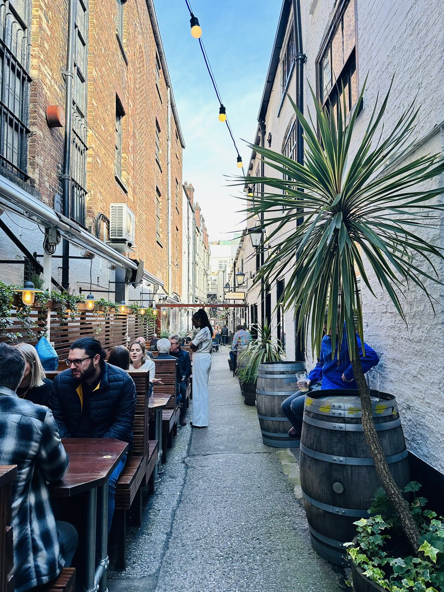 CordsofBeige's tweet photo. Quick visit to Leeds today to see @pandabear, with some pre gig drinks at @NMBCoRefectory and @TurksHeadLeeds ….. \m/ https://t.co/en7E0AGlCP