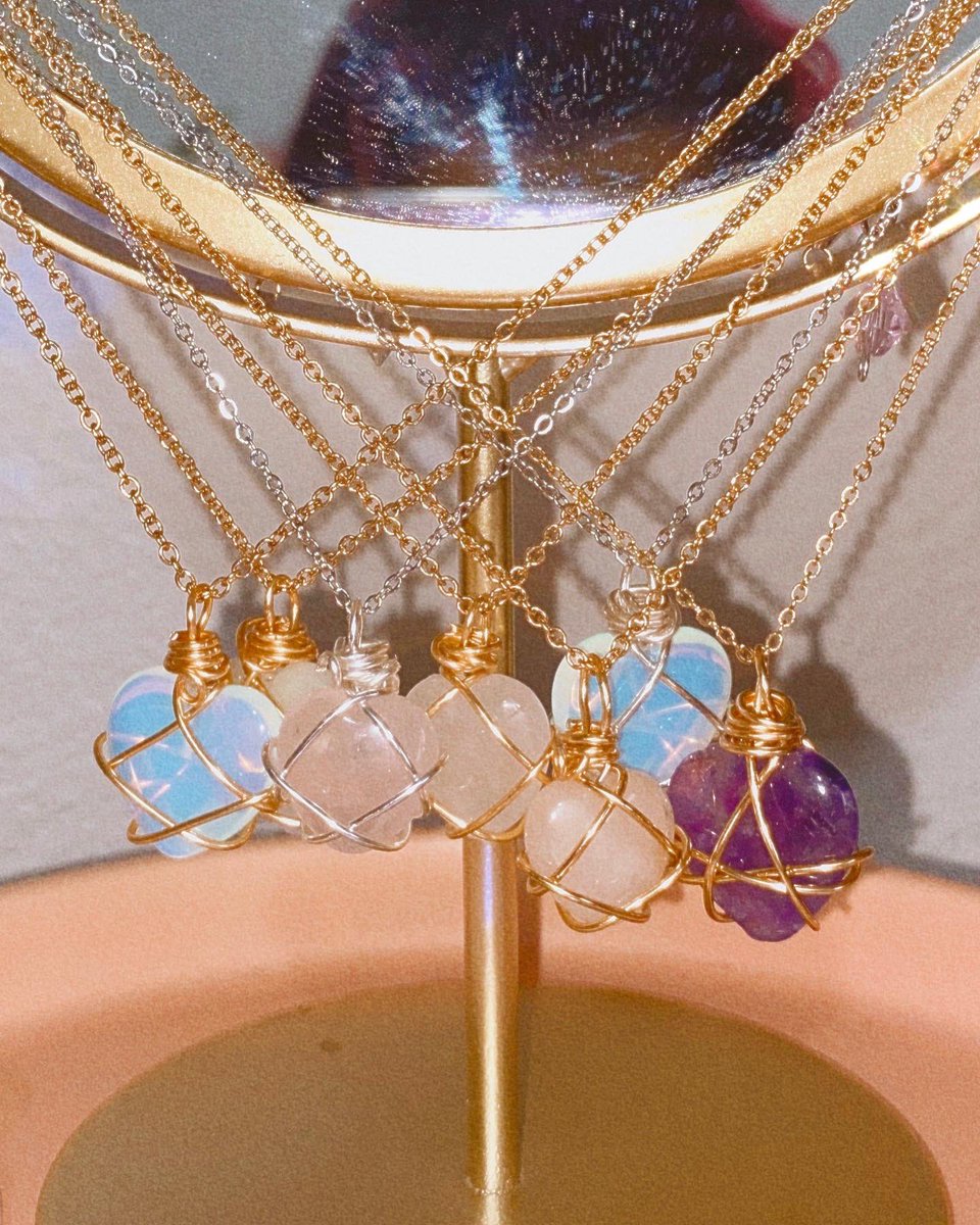 HalodeHadas's tweet photo. ¿Ya tienen el collar Perfecto para ir a ver Barbie con sus amigues?
Collar Barbie, en varios tamaños, pregunta por el que te guste, lo hacemos con piedras personalizadas y tenemos que brillan en la oscuridad 💖💖✨ #accesorios #Barbie #HalodeHadas #aesthetic https://t.co/usiIERERJV