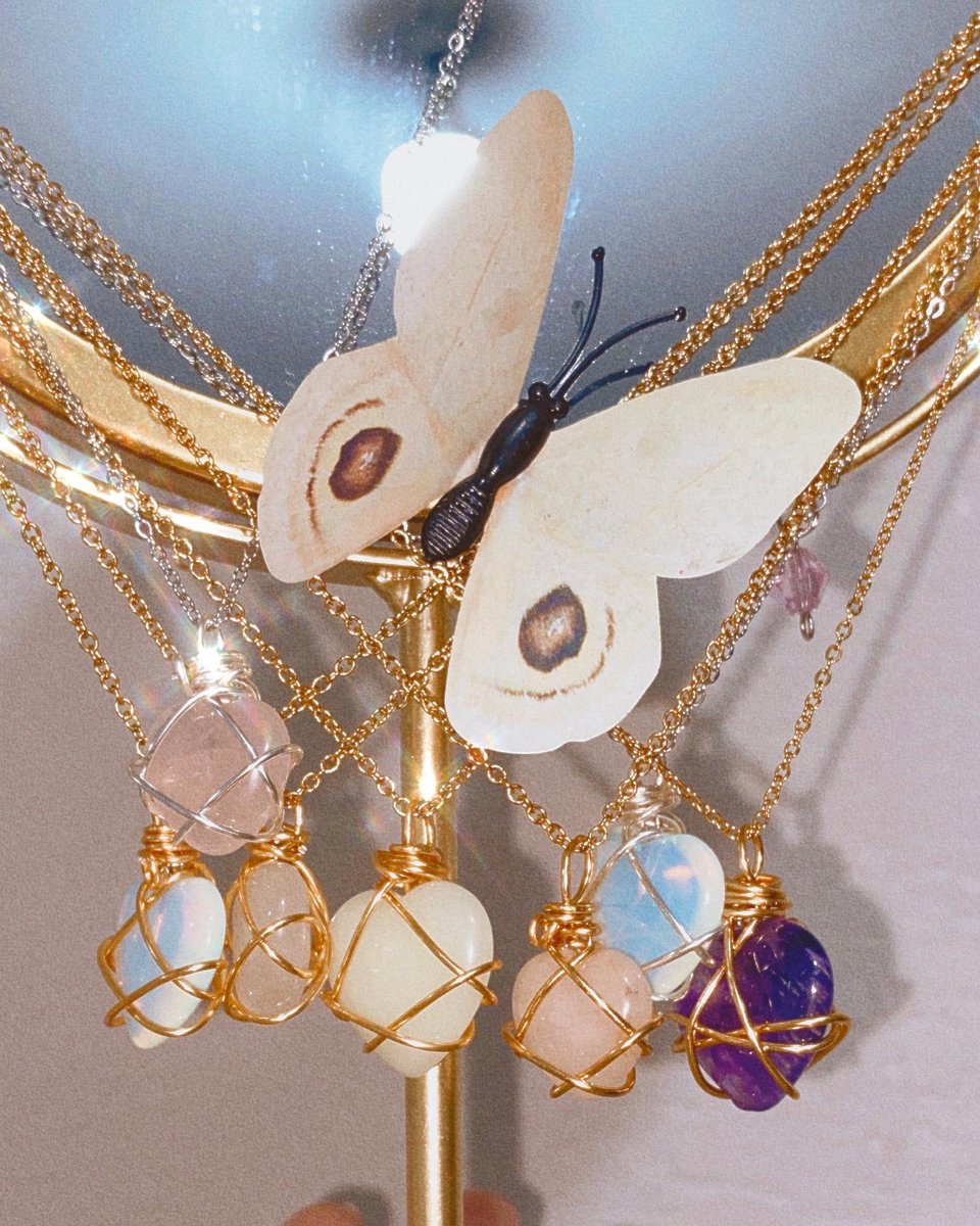 HalodeHadas's tweet photo. ¿Ya tienen el collar Perfecto para ir a ver Barbie con sus amigues?
Collar Barbie, en varios tamaños, pregunta por el que te guste, lo hacemos con piedras personalizadas y tenemos que brillan en la oscuridad 💖💖✨ #accesorios #Barbie #HalodeHadas #aesthetic https://t.co/usiIERERJV