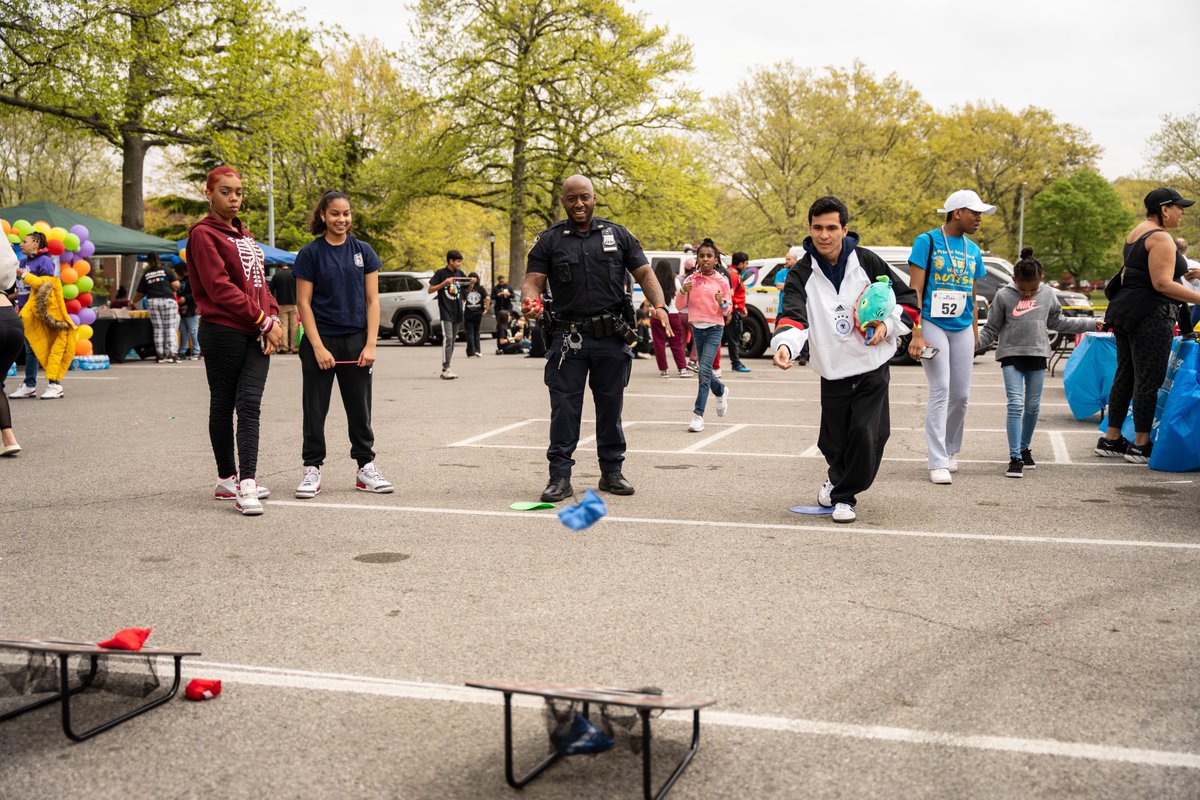 NYPDCommAffairs's tweet photo. Today we held @NYPDSchools '3rd Annual 5k Walk for Autism' in Cunningham Park. We would like to thank all of our sponsors, donors &amp; attendees for making this possible. (1/2) https://t.co/gXxsoHd4dV