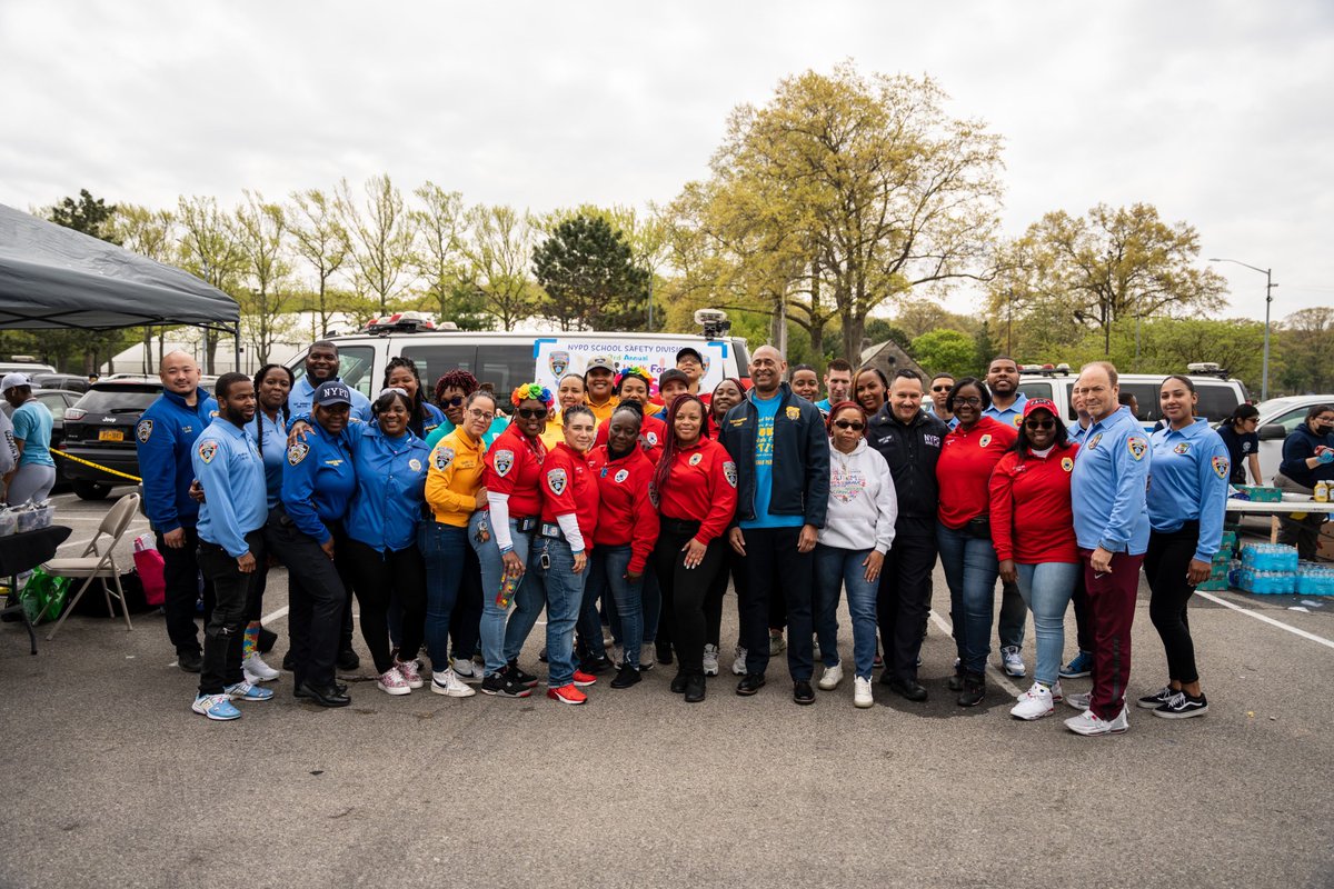 NYPDCommAffairs's tweet photo. Today we held @NYPDSchools '3rd Annual 5k Walk for Autism' in Cunningham Park. We would like to thank all of our sponsors, donors &amp; attendees for making this possible. (1/2) https://t.co/gXxsoHd4dV
