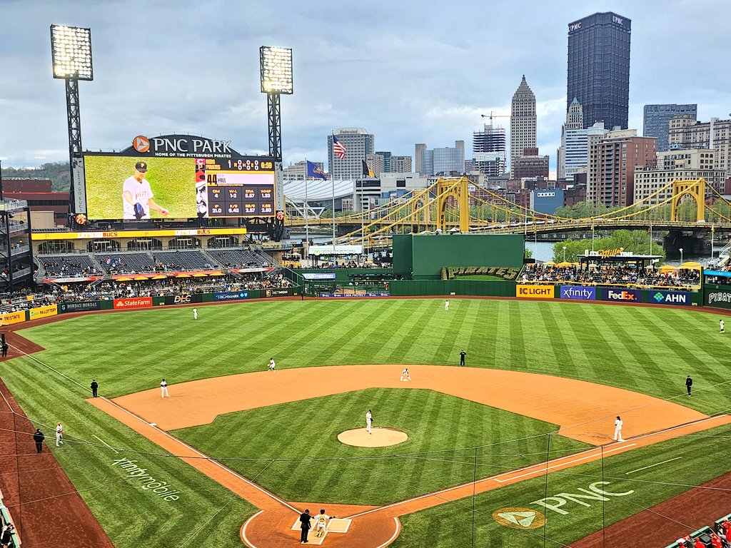 TheBuccosFan's tweet photo. #OldManRichOnTheHill ⚾️
#LetsGoBucs #BeatTheRedsAgain
#ExtendTheWStreakTo6
#JollyRogerReady 🏴‍☠️
#Game22 https://t.co/ZuAALc44GD