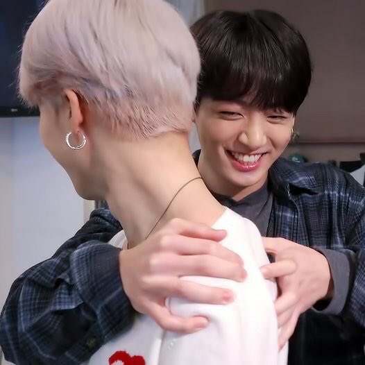 formingukkie's tweet photo. Aprenda com o Jungkook como cuidar do seu Jiminie, a thread; https://t.co/GRkbOfNjF9