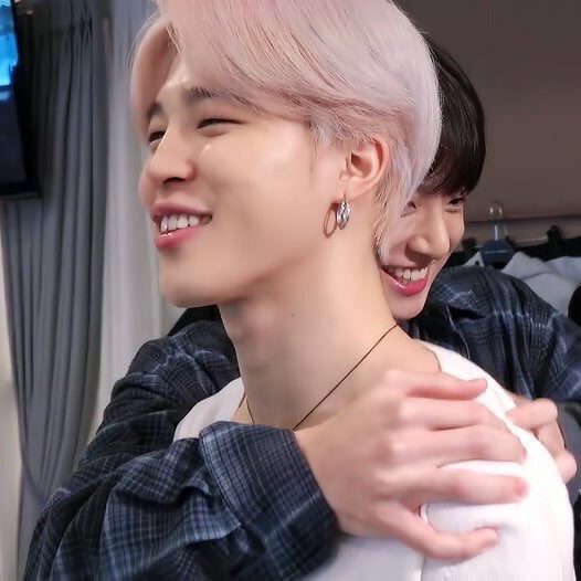 formingukkie's tweet photo. Aprenda com o Jungkook como cuidar do seu Jiminie, a thread; https://t.co/GRkbOfNjF9
