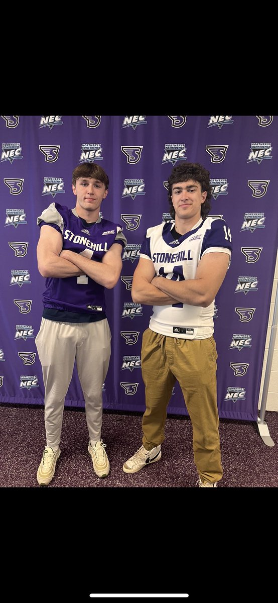 TylerMartinovi1's tweet photo. Thank you @CoachDGallagher and @StonehillFB for a great visit. I had an amazing time. Also met up with @PhilipNoyes84 from @PittsfordFball !

@CoachLian8 @Brighton_FB https://t.co/AkW1J4p7JS
