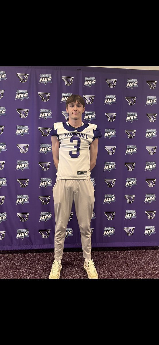 TylerMartinovi1's tweet photo. Thank you @CoachDGallagher and @StonehillFB for a great visit. I had an amazing time. Also met up with @PhilipNoyes84 from @PittsfordFball !

@CoachLian8 @Brighton_FB https://t.co/AkW1J4p7JS
