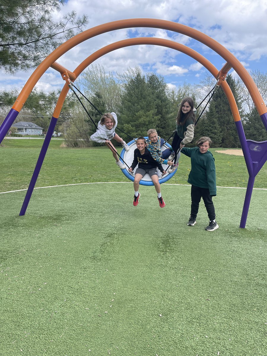 An extra fun way to finish a Friday! <a href="/conyac_jen/">Jen Conyac</a>, we loved watching the 5th graders’ egg drops! #LEchoosesHAPPY 
#dg58pride