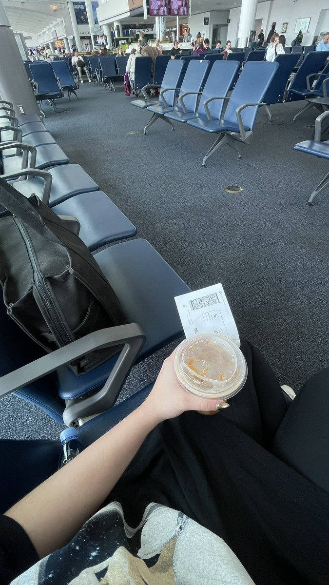 mistayfied's tweet photo. Just landed in Houston from Mexico for Houston N3 tomorrow!!! Thank u thank u thank u to @ErasTourResell and @palomaames_ for my last minute ticket🥹 I bought the flights and hotel ticketless 2 months ago just hoping that @ErasTourResell would come through and THEY DID!! 😭 https://t.co/T4IqEGjKSN