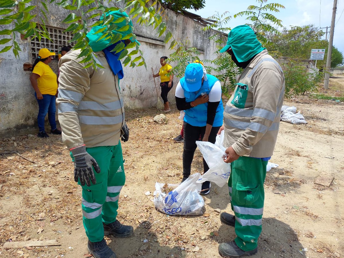 FUPADColombia's tweet photo. #22Abril Así finalizaron las jornadas en Soledad y Cartagena, recuperando espacios con comunidades comprometidas con el medio ambiente. Limpiamos 10 km de playa en el corregimiento La Boquilla, en Cartagena y  jornada de limpieza y siembra en el barrio Primero de Mayo en Soledad. https://t.co/yXJHEP8rxO