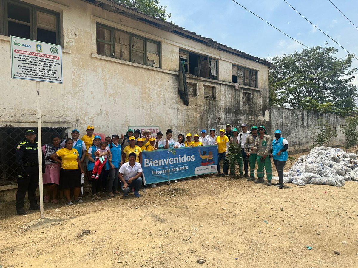FUPADColombia's tweet photo. #22Abril Así finalizaron las jornadas en Soledad y Cartagena, recuperando espacios con comunidades comprometidas con el medio ambiente. Limpiamos 10 km de playa en el corregimiento La Boquilla, en Cartagena y  jornada de limpieza y siembra en el barrio Primero de Mayo en Soledad. https://t.co/yXJHEP8rxO