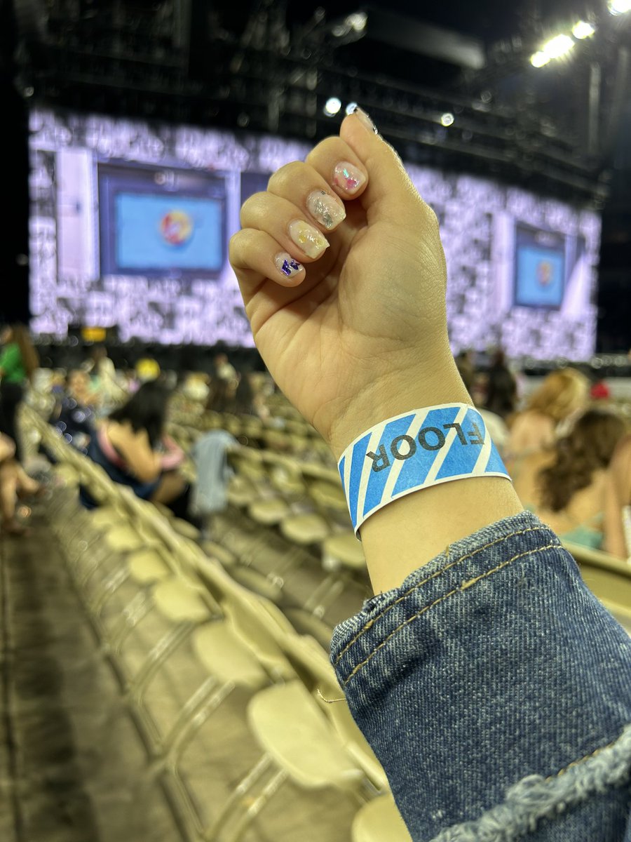 korylovee's tweet photo. THE ERAS TOUR 😍❤️ https://t.co/gKWkf6MYeD