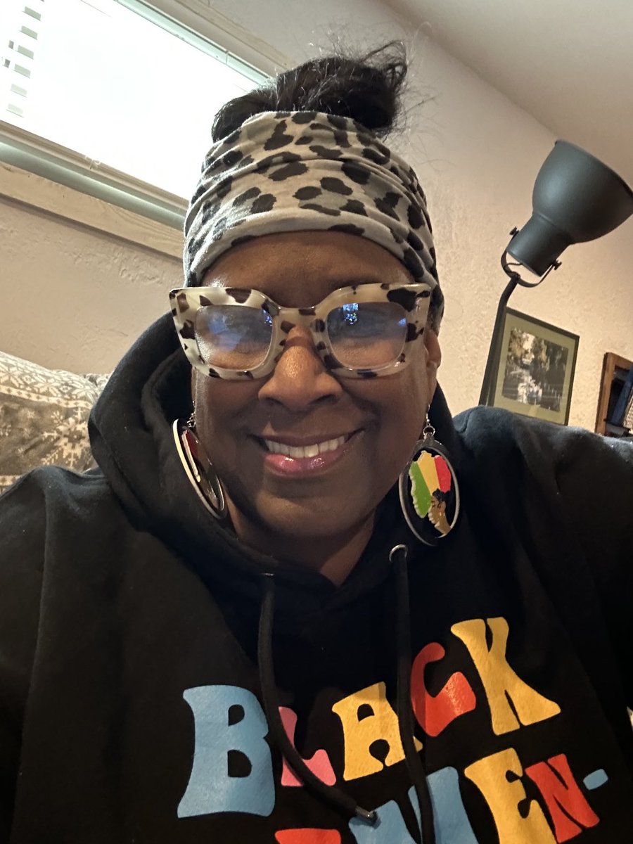 nancyljones1's tweet photo. Saturday Black Girl Magic! #proud #SrCitizen #Ha! https://t.co/R0gMhYjuax