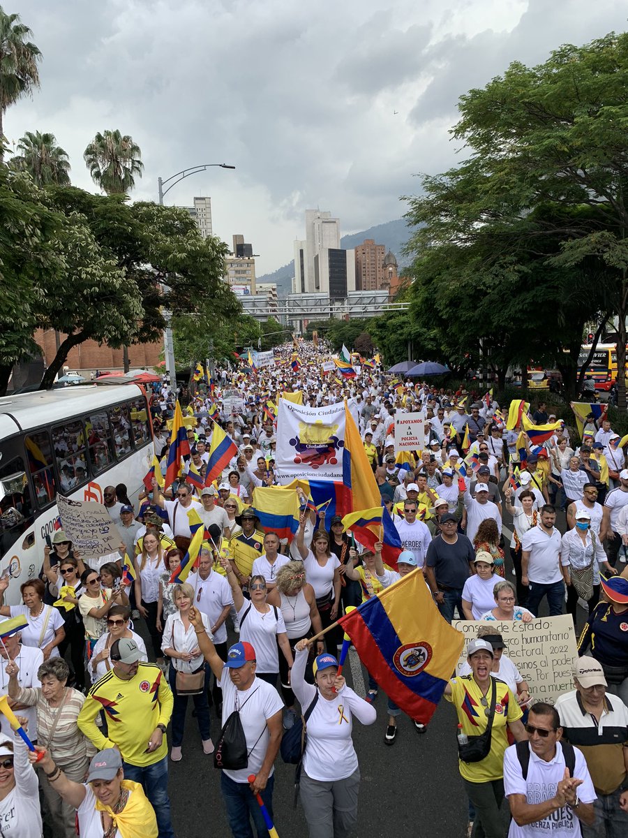 Mechitascasmont's tweet photo. @GustavoBolivar @GustavoBolivar 
#ExitoRotundo!!! LLORÉLO
@petrogustavo https://t.co/6rHoHbKs1H