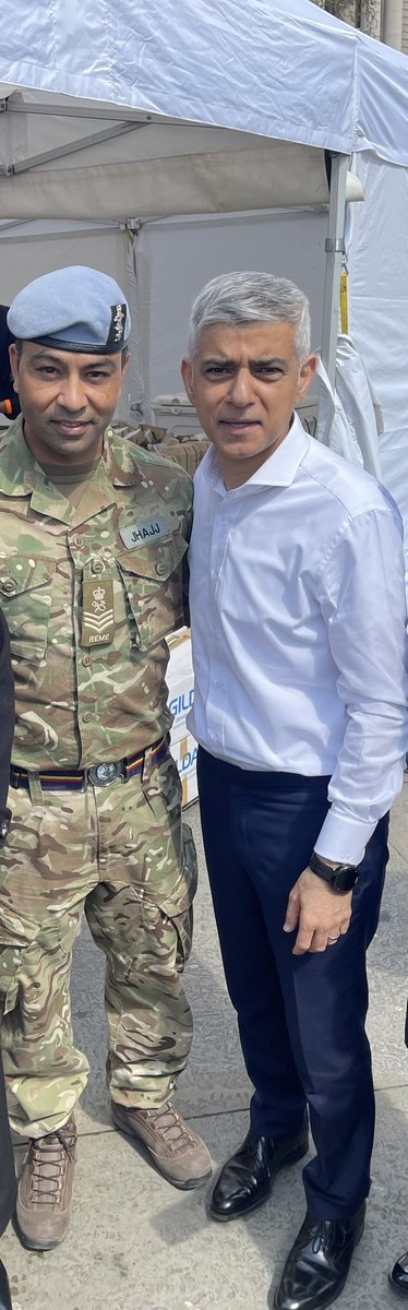ManjitJhajj1's tweet photo. An amazing experience today to celebrate Sikh festival of Vaisakhi with members of Defence Sikh Network (DSN) at the heart of London - Trafalgar Square.#London #Vaisakhi2023 #BritishArmy #raf #Celebrations #SAAE https://t.co/fVJjD7mC9o