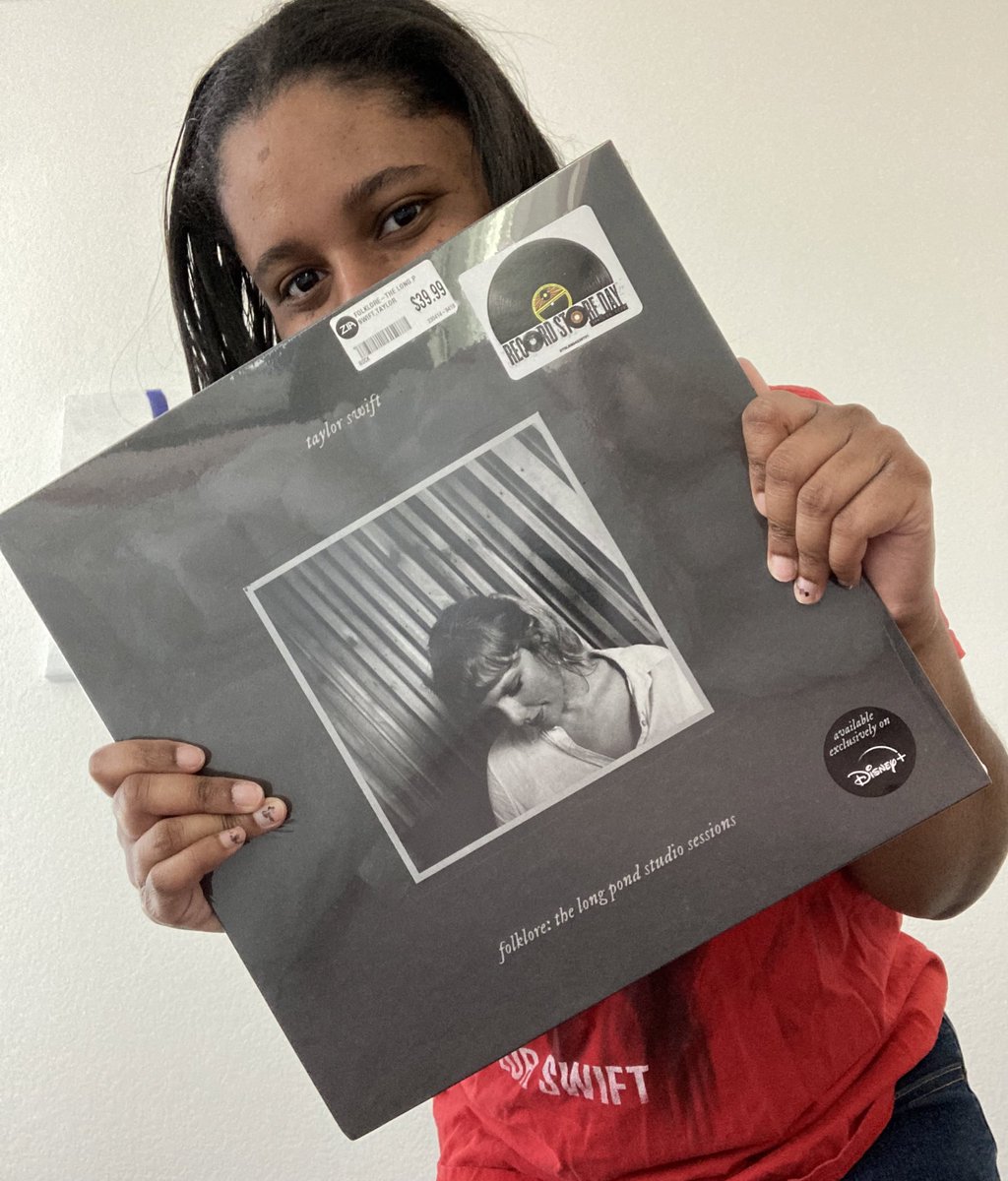 swiftsevermore's tweet photo. they say she was seen on occasion listening to taylor swift daily 💕 #therecordwasboughtbyme #RecordStoreDay23 @taylorswift13 @taylornation13 @ZiaRecords https://t.co/KeCUh0utns
