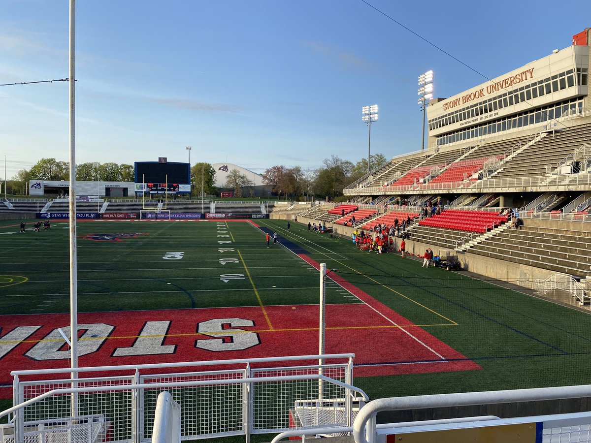 AaronMcD79's tweet photo. I had a great day at Stony Brook Admitted Students day today. I loved seeing my new home again! @AQ_football @StonyBrookFB #ChooseSBU #HOWL #BelieveInTheSeawolves https://t.co/3vk401356M