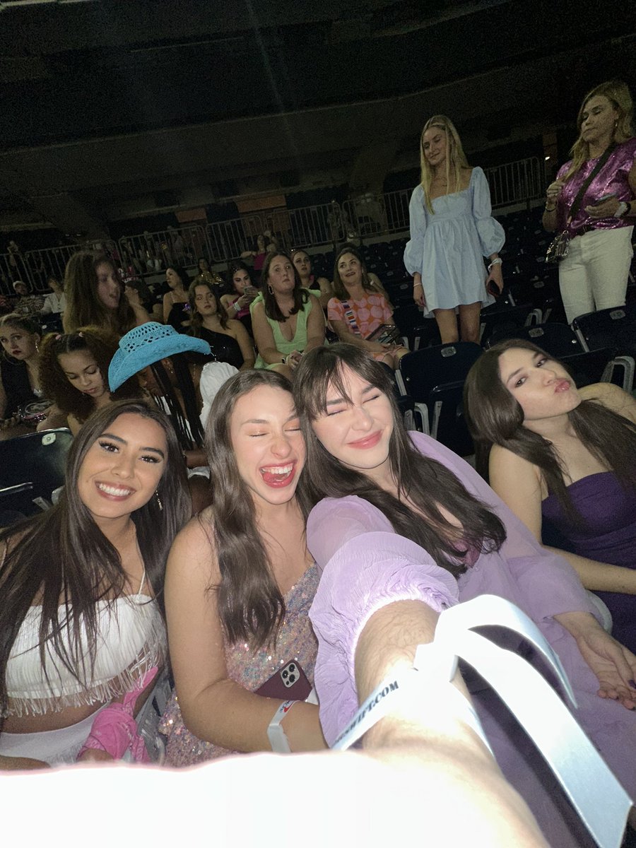 danielleturk67's tweet photo. WE ARE READY FOR HOUSTON NIGHT 2!!! 💜💜💜
.
#HoustonTSErasTour #TaylorSwift #TSErasTour #HoustonTSTheErasTour @taylornation13 https://t.co/cKyv15Ce9D