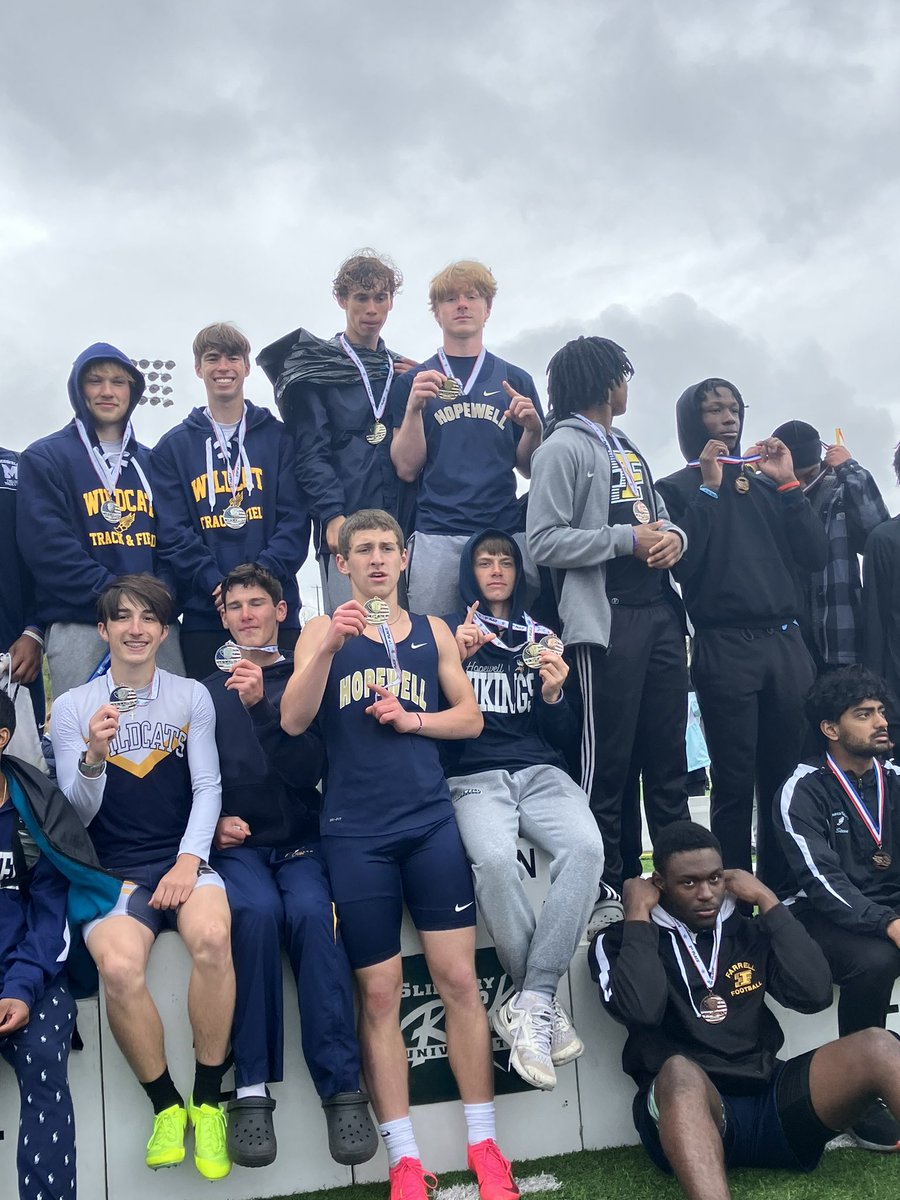 The boys 4x100 team took gold in dominating fashion. <a href="/matthew_essey/">Matthew Essey</a> <a href="/CameronFedorka/">Cameron Fedorka</a> <a href="/Lewis_tyler2/">Tyler Lewis</a> <a href="/zachkovell/">zachary paul kovell 🎯</a> #AllOutOfBubblegum