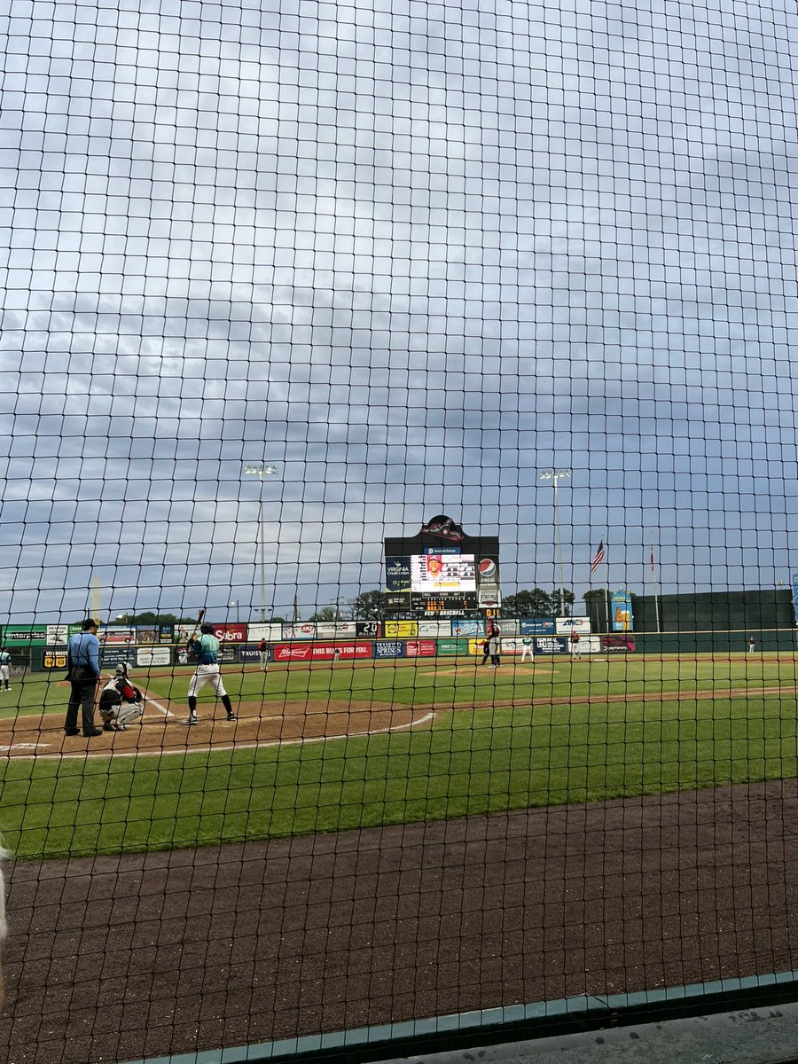 ErinnLarson1's tweet photo. @GoSquirrels @EugeneEmeralds YEAH CARTER!!! Welcome to #RVA https://t.co/RZeK2WProo