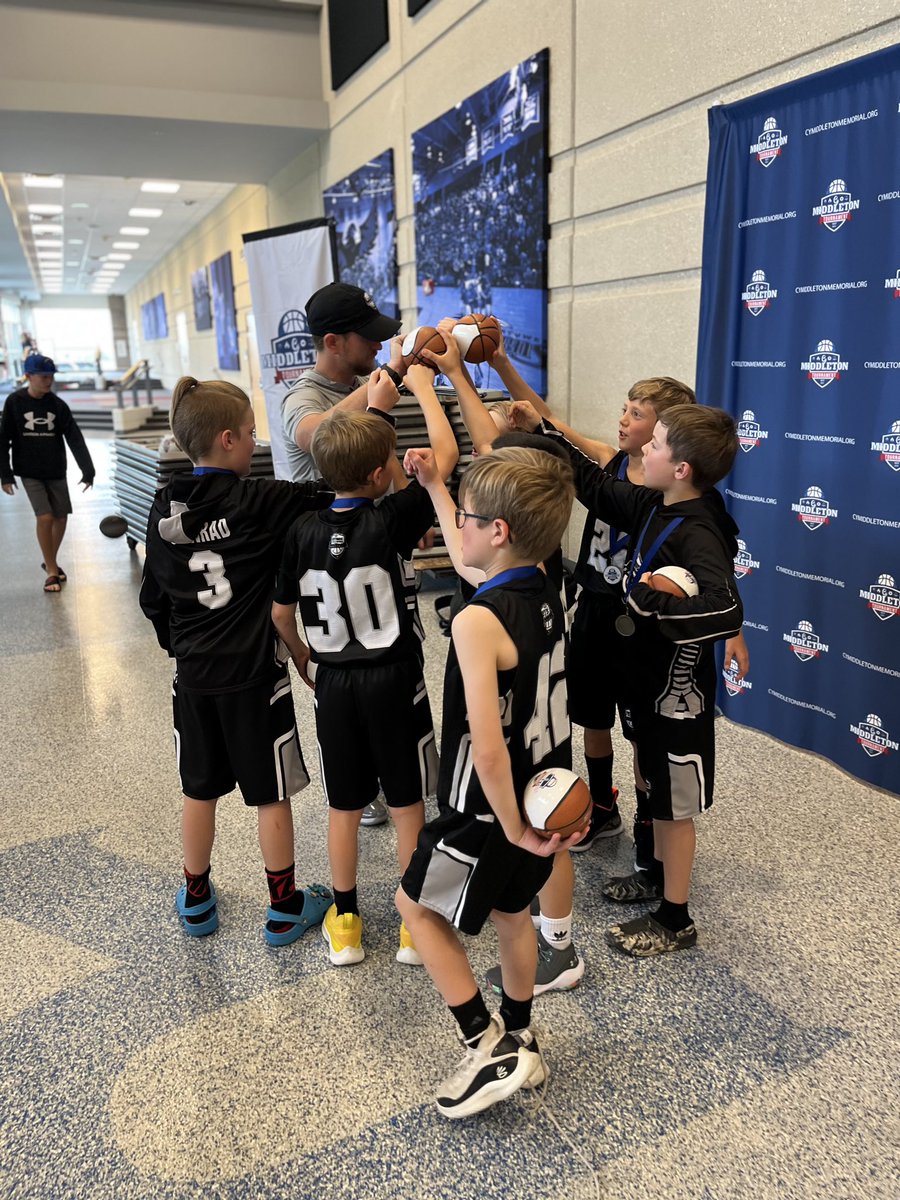 gablfuture's tweet photo. Great job by the Future 2032 black squad. Coming away with a first place finish in their second tournament! Still lots to improve on, but they play so hard and have great attitudes! It will be fun to continue to see the improvement over time! #GABLFuture #futurefamily https://t.co/xaJmwd5hjt