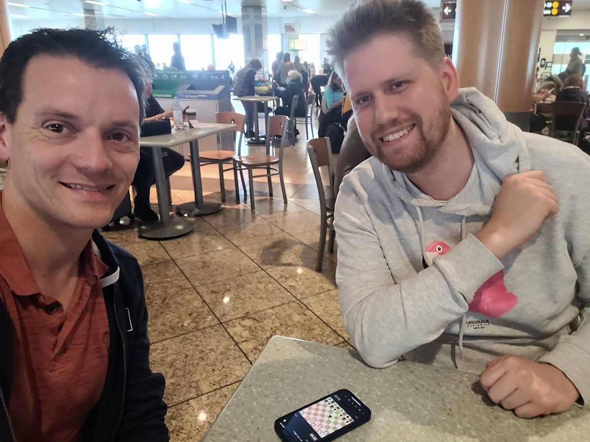 Nicky van Vroenhoven tweet media