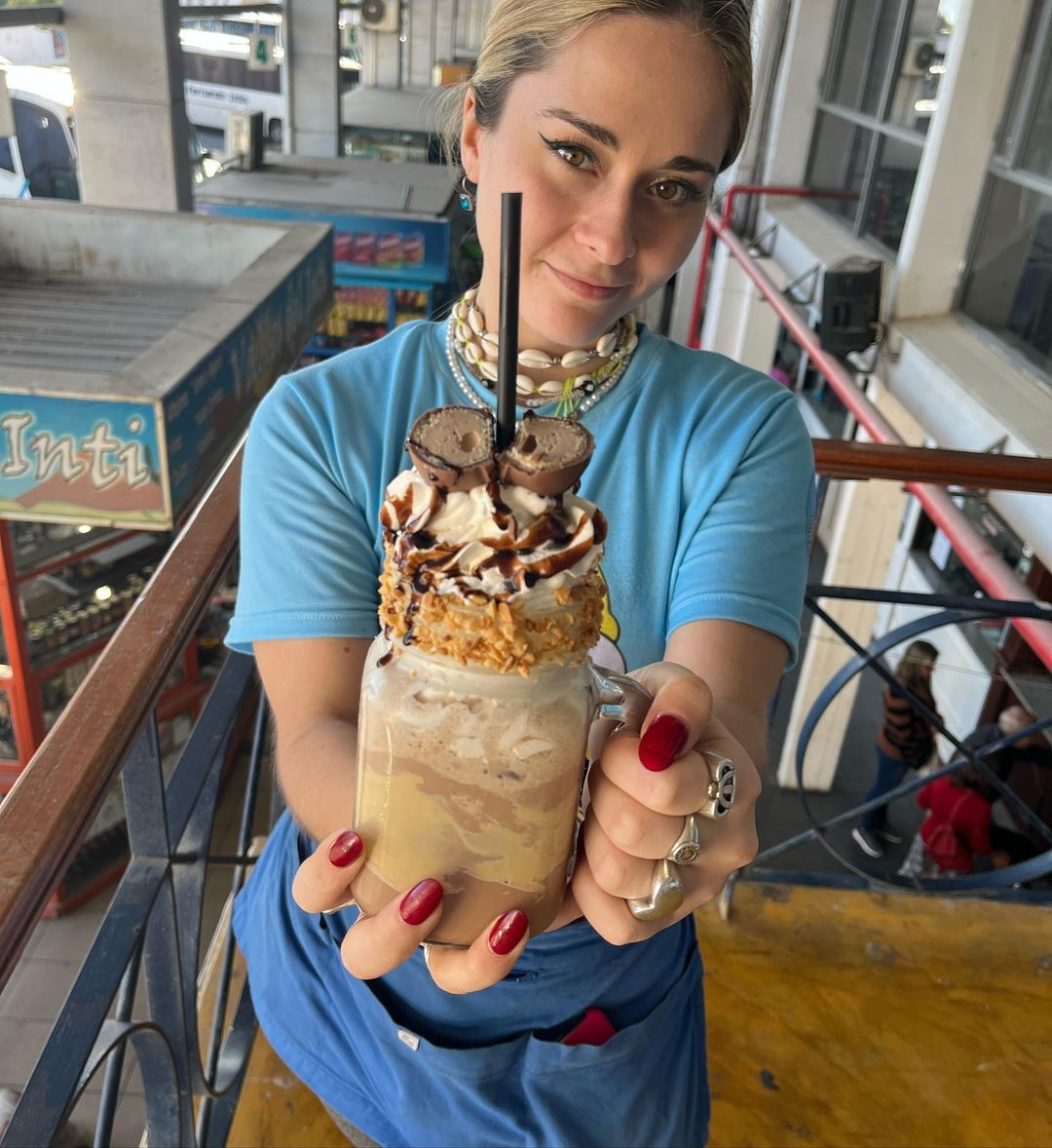 terminalcata's tweet photo. 😍 VENÍ A PROBARLAS YA #CATAMARCA 😍

Nuevas malteadas, nuevas formas y nuevos sabores 🥤

🍫🍫 BON O BON Y MEGA CHOCOLATE 🍫🍫

Increíbles como siempre en 🍩 #KimboDonas 🍩

Visitalos en nuestro patio de comidas ❗❗❗ https://t.co/bpADTyvYNe