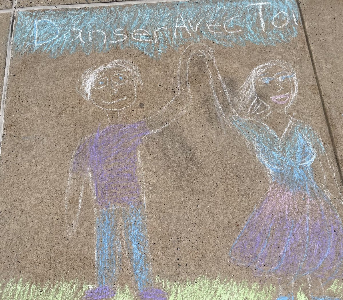 SoudyLanguages's tweet photo. Drawing French songs on the sidewalk on a warm Friday! https://t.co/nZ6eS7mXst