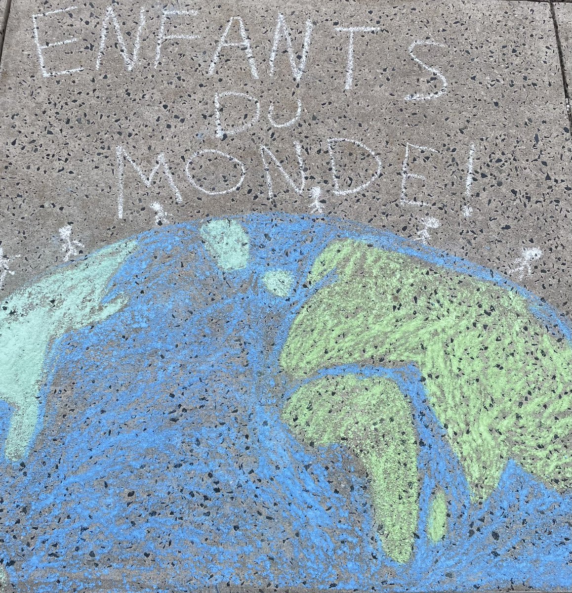 SoudyLanguages's tweet photo. Drawing French songs on the sidewalk on a warm Friday! https://t.co/nZ6eS7mXst