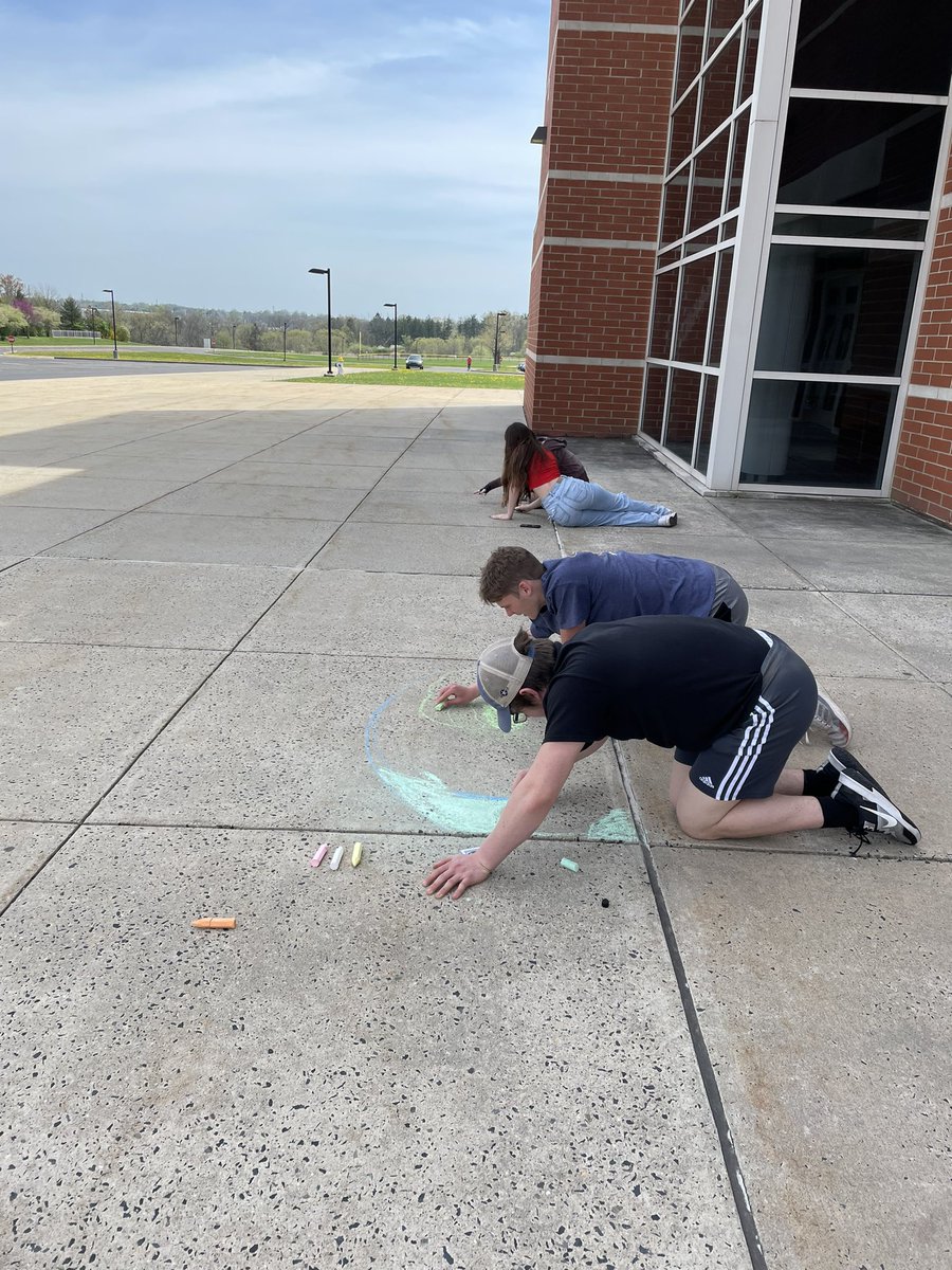 SoudyLanguages's tweet photo. Drawing French songs on the sidewalk on a warm Friday! https://t.co/nZ6eS7mXst