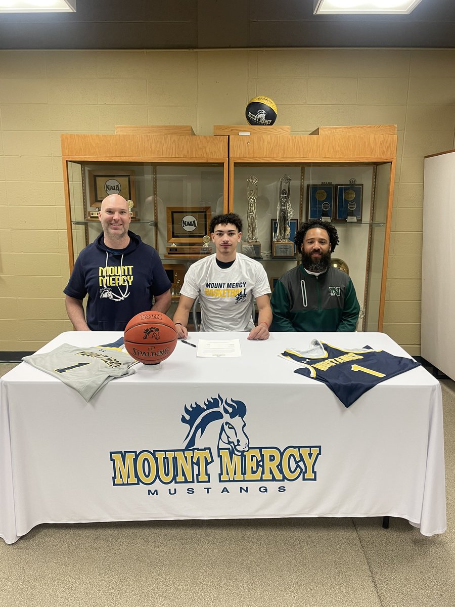 Signed and official 🚨 Excited for <a href="/officialkbrookz/">Kenny Brooks</a> to be on the Hill next Fall! From North High School in Des Moines, Iowa. Welcome to the family 💙