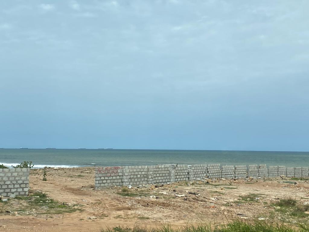 AwaziAnge's tweet photo. CONSTRUCTION ON NEXT DOOR BEACH CEASED BY GOVERNMENT 

Construction at the next door beach has been ceased by the government. 
According to reports , there was no permit granted to build on the land hence it must be taken down by the end of April.
@TDzineku 
@kodwoboateng https://t.co/wnnX0Fj1GS
