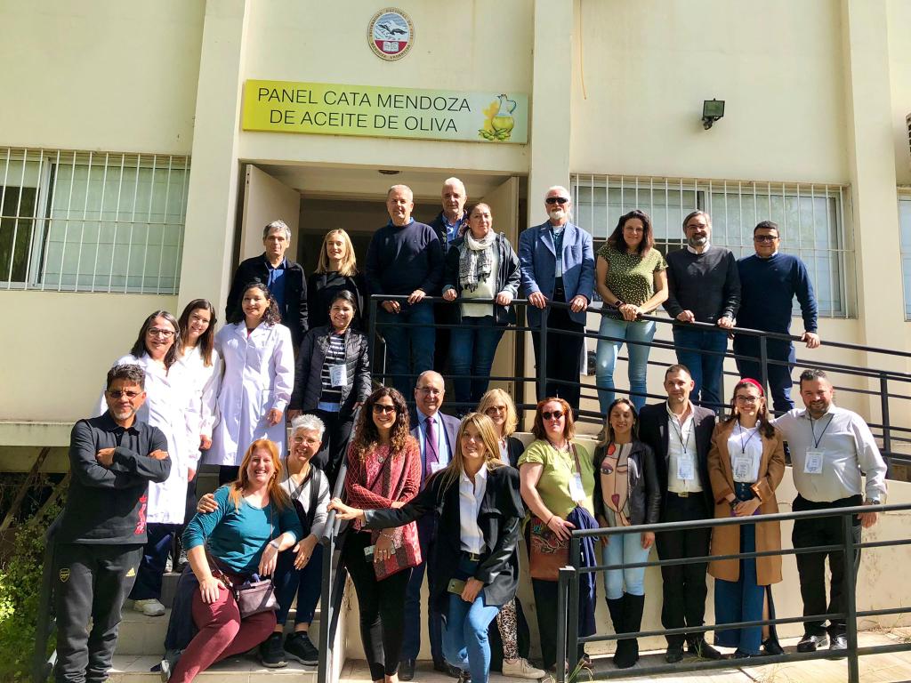 Jimenaestrellao's tweet photo. Comenzó @climarerasmus en Mendoza, desafíos del cambio climático para el turismo en 7 países de AL y EU @ULPGC @OBREAL_ @UCCLatinAmerica @ascunoficial @Unibo @udecaldas @UA_Universidad @uni_cartagena @UNALOficial @unmdp @uqroo_mx @UNIVERSIDAD_PMA @UNACHIpanama @AnahuacOaxaca https://t.co/r8raUviF1K