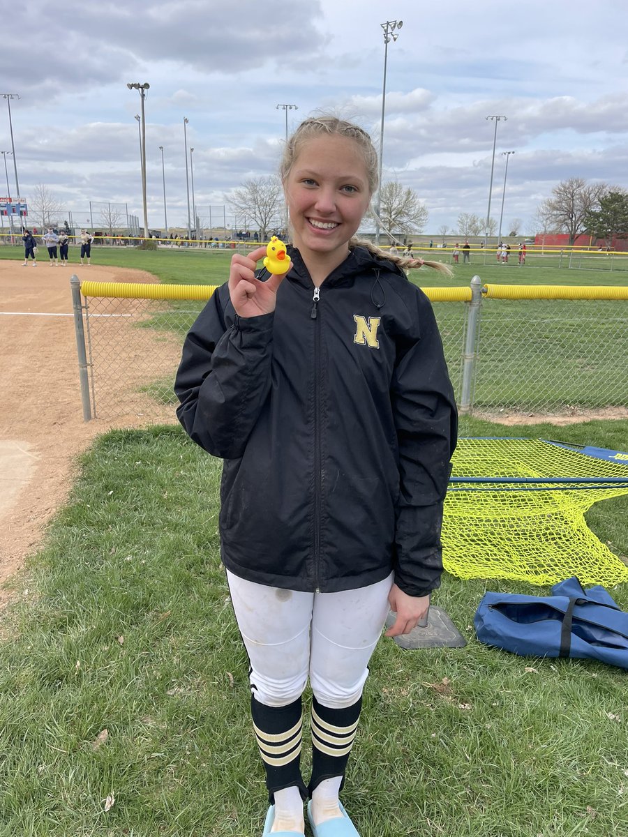 NEGoldWaller's tweet photo. Addie with a huge walk off 💣🐥. 

The team went 2-0 on the day.  Back at it bright and early tomorrow for bracket play 🥶 #dingerducky #golddna #workersalwayswin https://t.co/axfEtgw9Yz