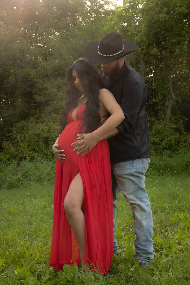 OmgCedessss's tweet photo. Just a few more days till we get to meet you baby girl 💕 https://t.co/AlZLtECmXW