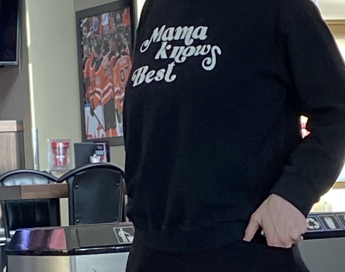 DrDebbiePushor's tweet photo. In Edmonton airport, on way home from giving a keynote address on parent efficacy at @ABschoolcouncil conference. Across from me, a woman is wearing this sweatshirt! Yes! Let’s use #parentknowledge alongside teacher knowledge to create #familycentric schools #gentlerevolution https://t.co/PWygRh8arq