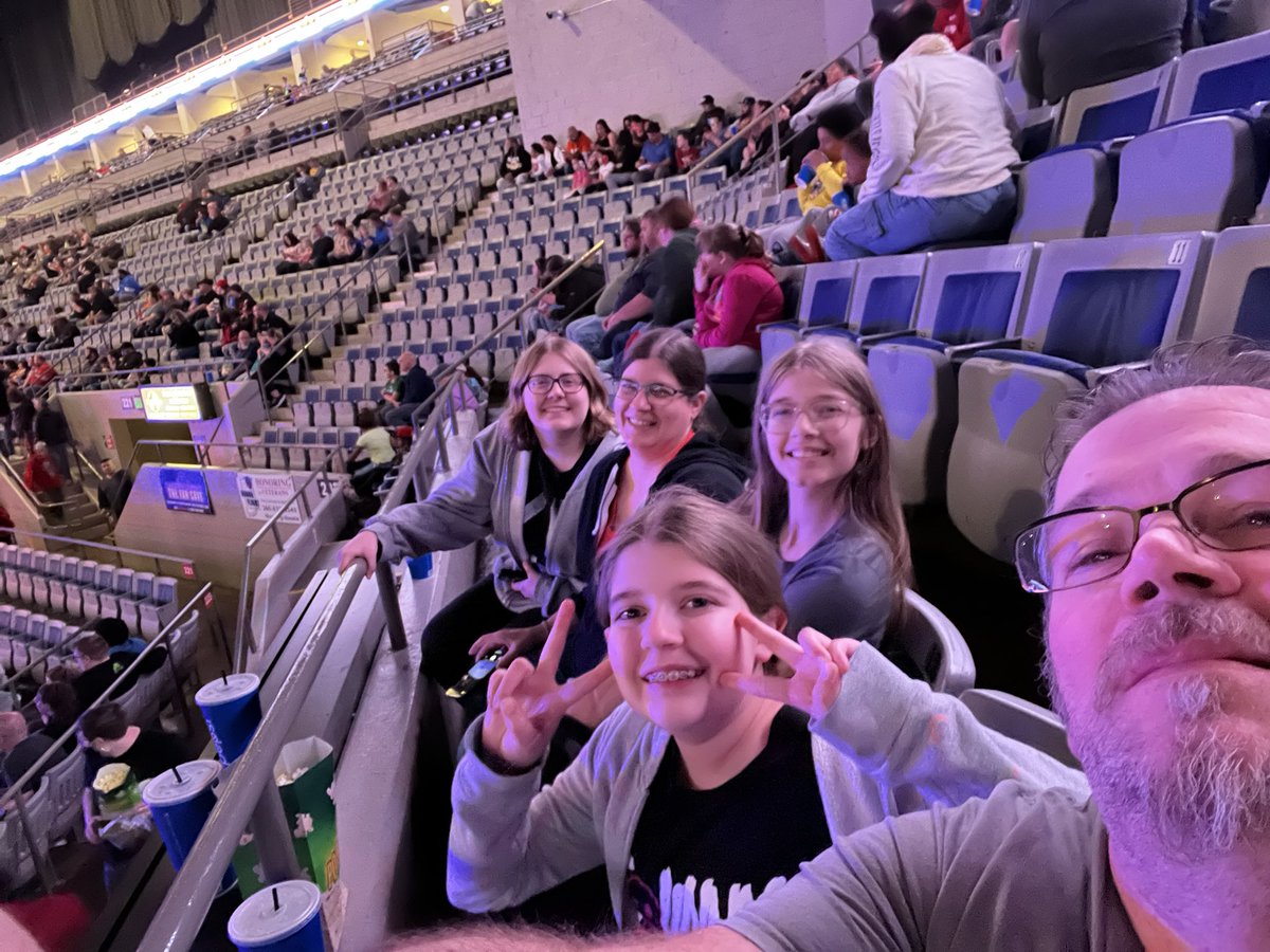 robertfey12's tweet image. #WWEFortWayne