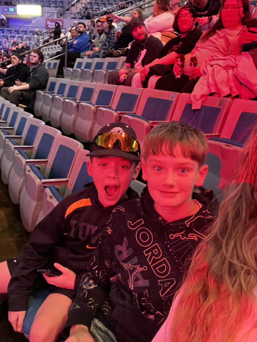 dpomeroy77's tweet photo. #WWEFortWayne https://t.co/8RcWfozGY1